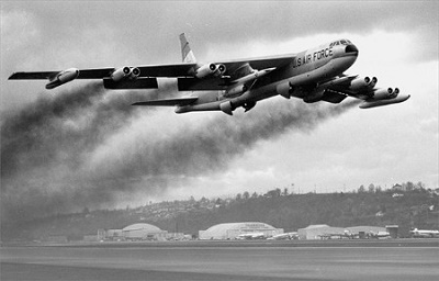 Pháo đài bay B-52 của Mỹ có khả năng mang bom hạt nhân (Ảnh: Internet)