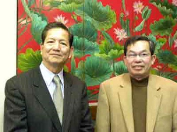 TS Mai Thanh Truyết (phải) và Nhà văn Chu Tất Tiến