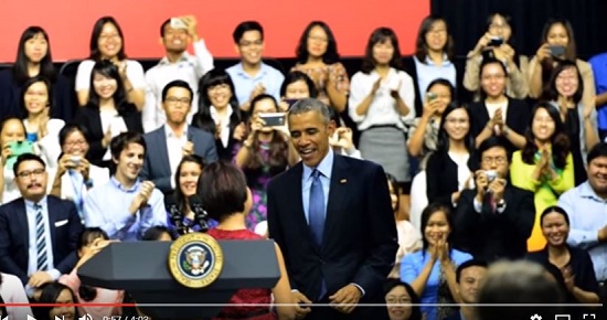 Obama vơi giới trẻ ở thành phố Hồ Chí Minh