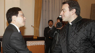 Bộ trưởng Phạm Bình Minh đón Thứ Trướng Ngoại giao của Vatican
