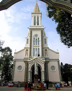 nhà thờ Huyện Sĩ ở Thành Phố HCM