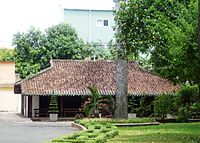 https://upload.wikimedia.org/wikipedia/commons/thumb/3/30/Nh%C3%A0_nguy%E1%BB%87n_Gi%C3%A1m_m%E1%BB%A5c_B%C3%A1_%C4%90a_L%E1%BB%99c.jpg/200px-Nh%C3%A0_nguy%E1%BB%87n_Gi%C3%A1m_m%E1%BB%A5c_B%C3%A1_%C4%90a_L%E1%BB%99c.jpg